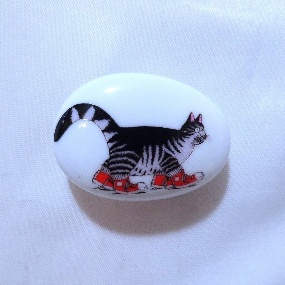 Retro Styled Cat Magnets Set of 2 Red Shoe Magnets